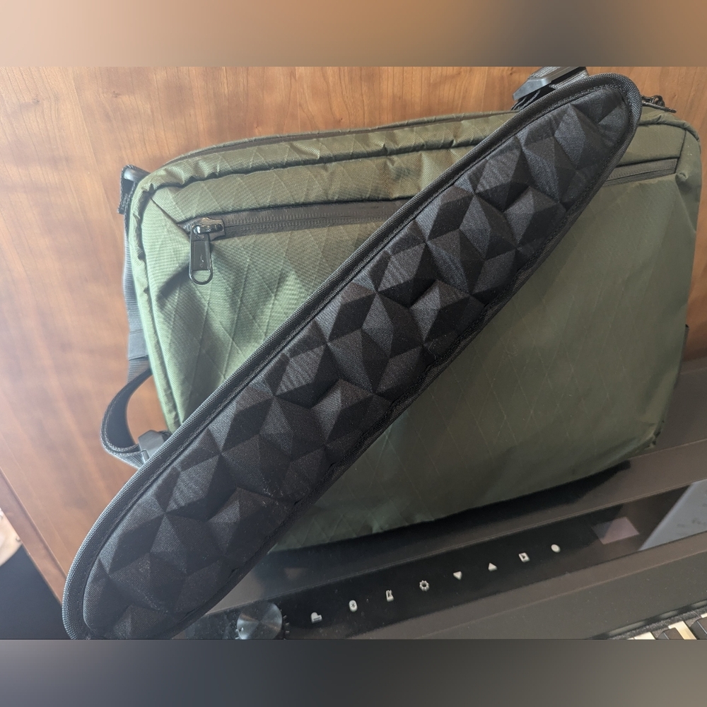 Alpaka Gear Elements Tech Brief in Dark Green X-Pac size 14"